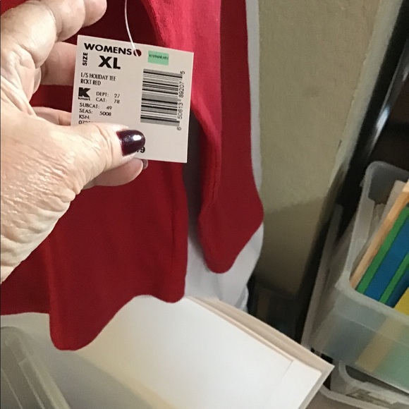 Red pullover - Picture 4 of 5